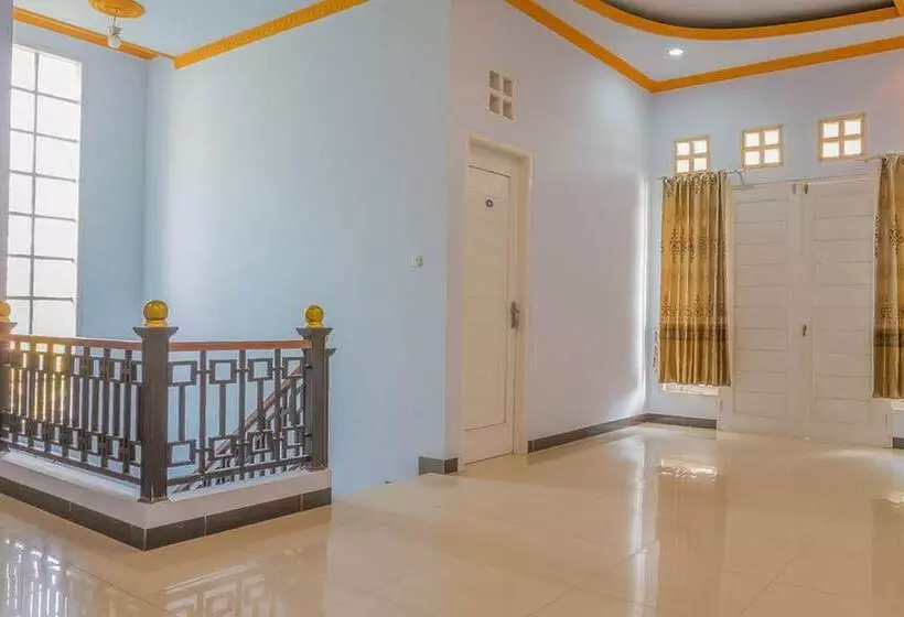 ペンション Reddoorz Syariah @ Puri Kalijaga Street