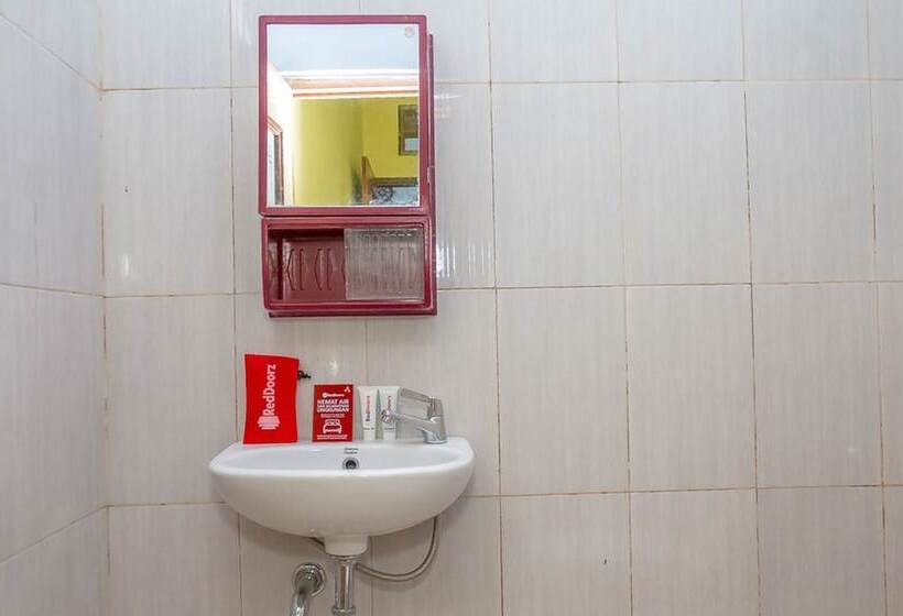 פנסיון Reddoorz Syariah @ Puri Kalijaga Street