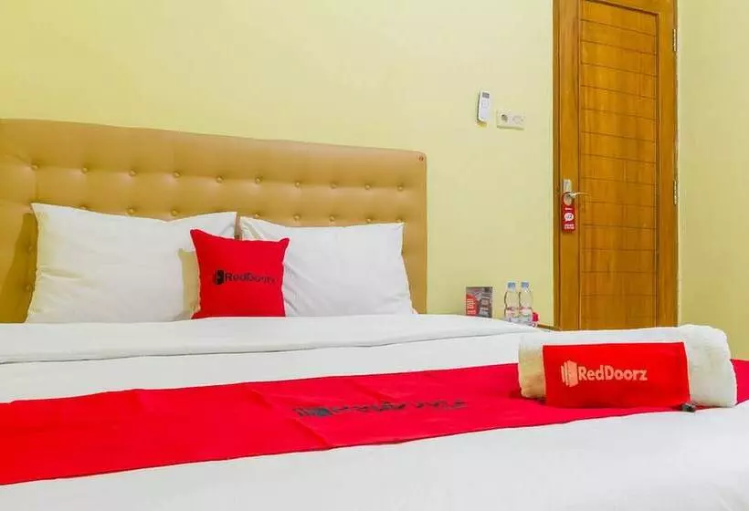 ペンション Reddoorz Syariah @ Puri Kalijaga Street