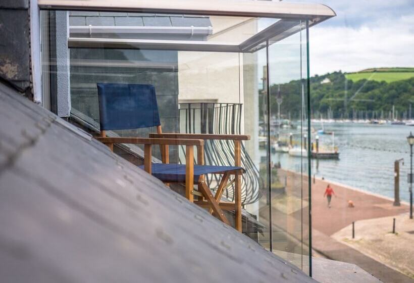 Bed and Breakfast Waterfront House