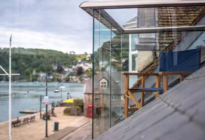 Bed and Breakfast Waterfront House
