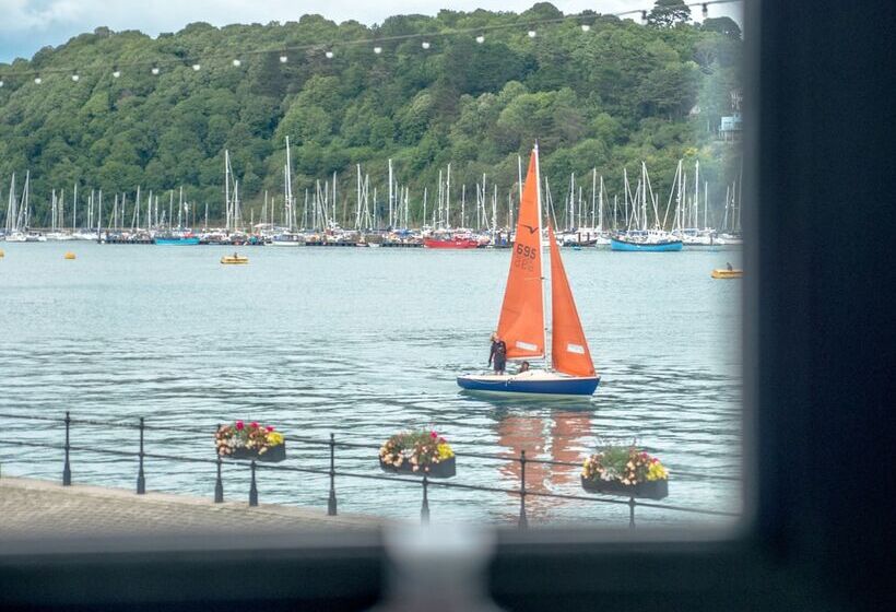 Bed and Breakfast Waterfront House