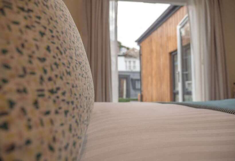 Bed and Breakfast Waterfront House