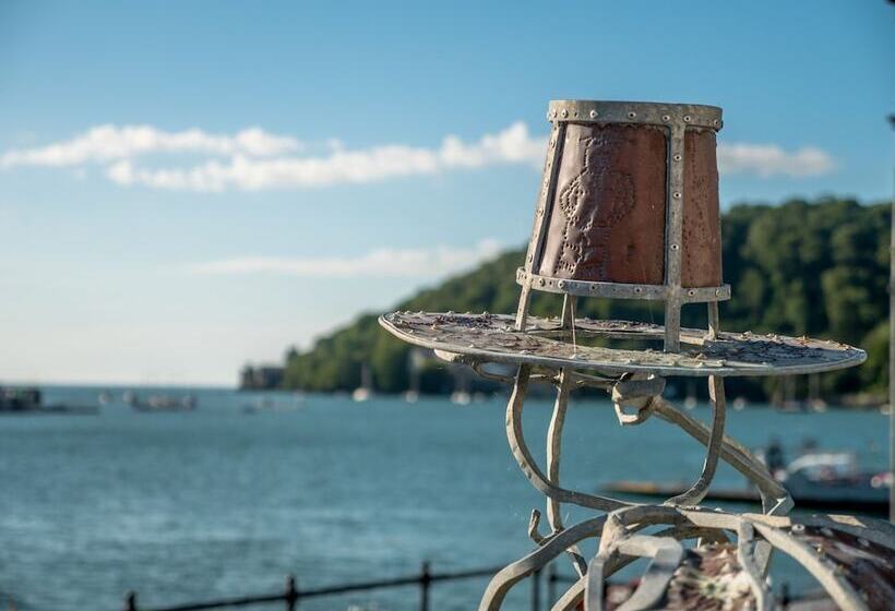 Bed and Breakfast Waterfront House