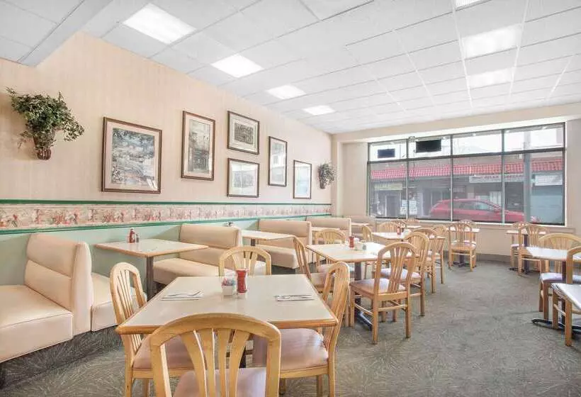 Отель Howard Johnson By Wyndham Atlantic City