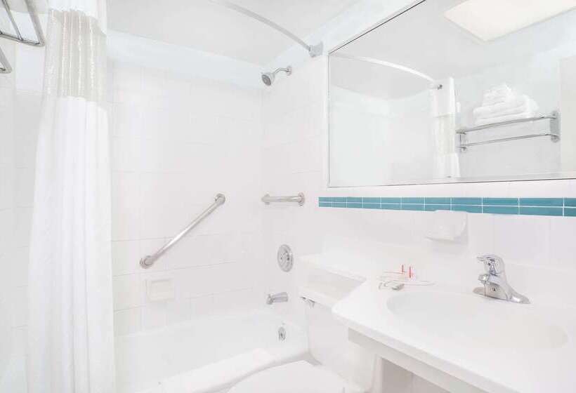 هتل Howard Johnson By Wyndham Atlantic City