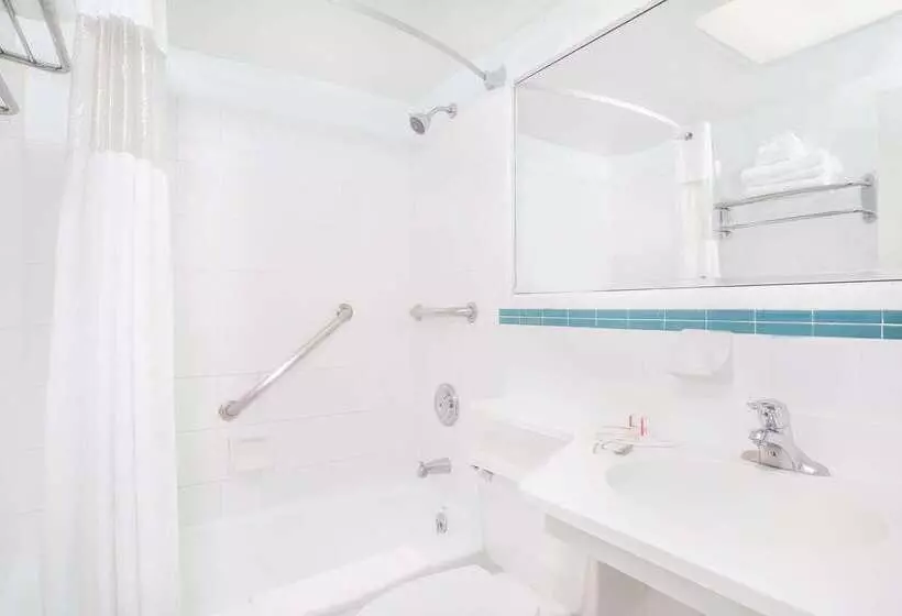 Отель Howard Johnson By Wyndham Atlantic City