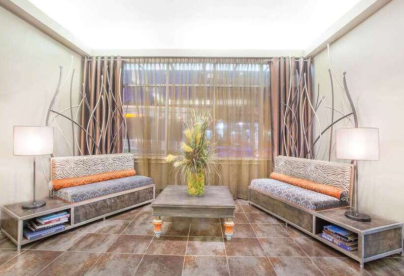 هتل Howard Johnson By Wyndham Atlantic City