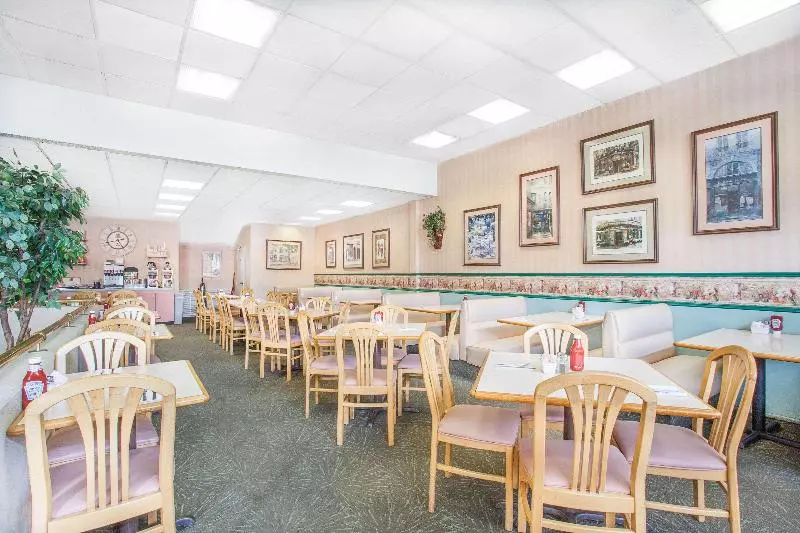 Отель Howard Johnson By Wyndham Atlantic City