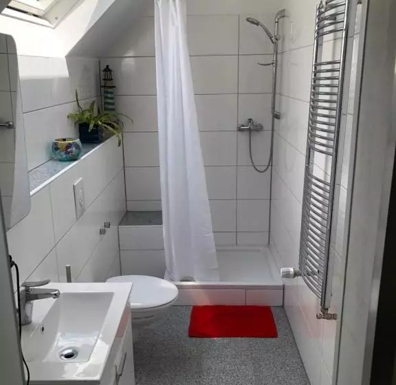 Lazarus Hotel & Restaurant