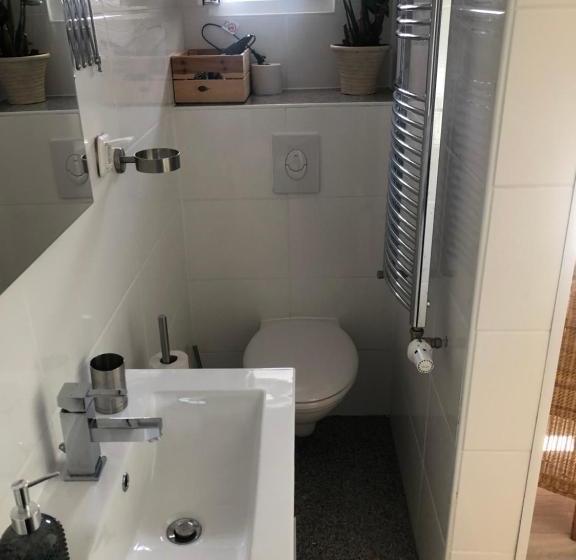 Lazarus Hotel & Restaurant