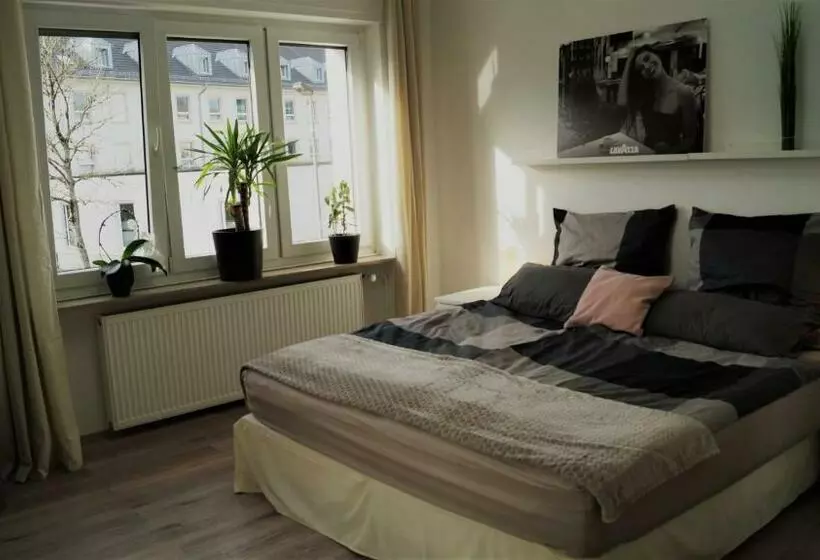 Lazarus Hotel & Restaurant