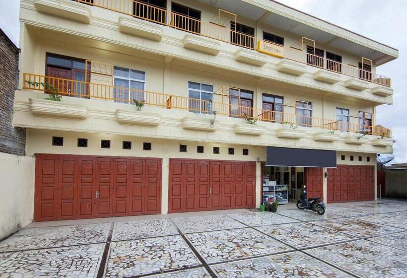 Spot On 2076 Hotel Stadion