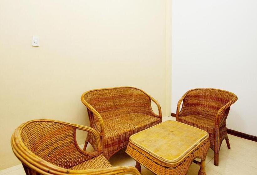 Spot On 2076 Hotel Stadion