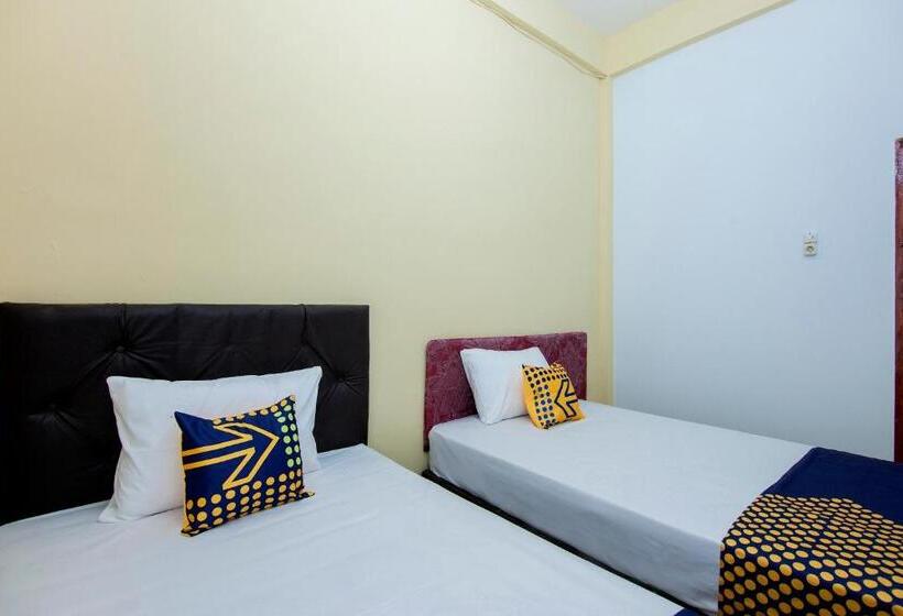 Spot On 2076 Hotel Stadion