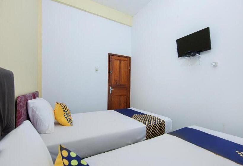 Spot On 2076 Hotel Stadion