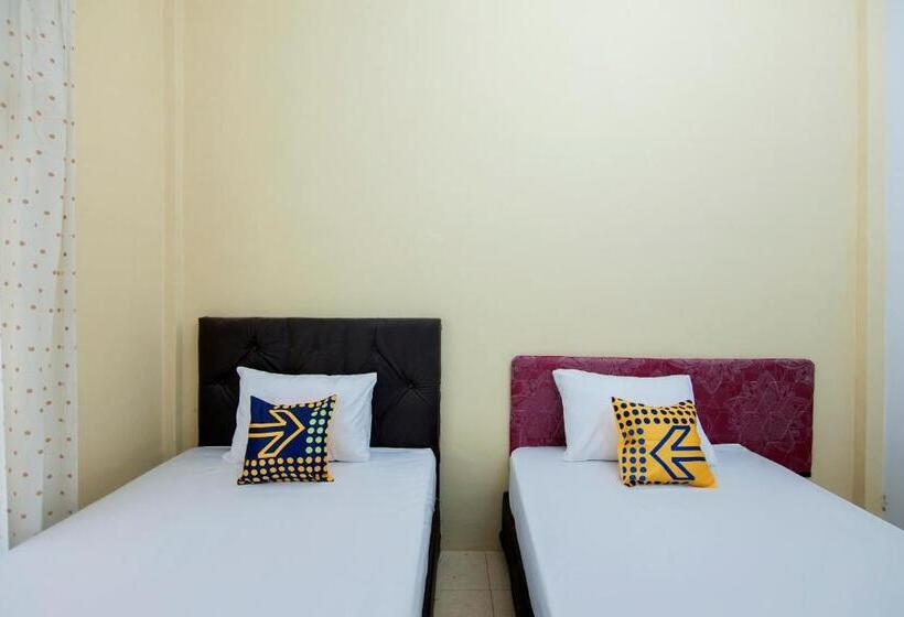 Spot On 2076 Hotel Stadion