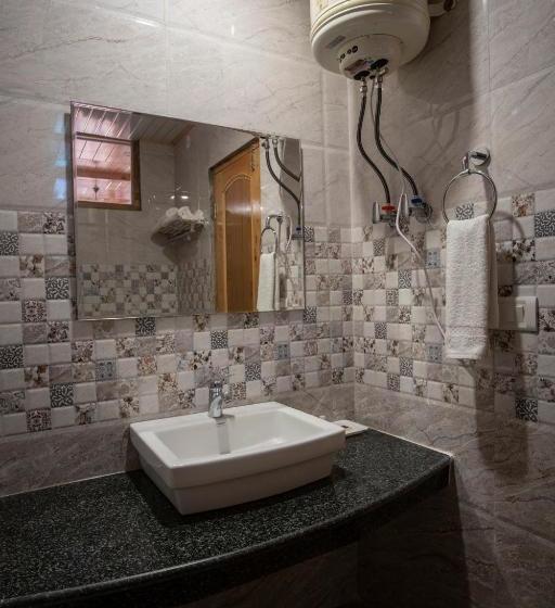 בית מלון כפרי Nehru Kund Heights By Jitainn