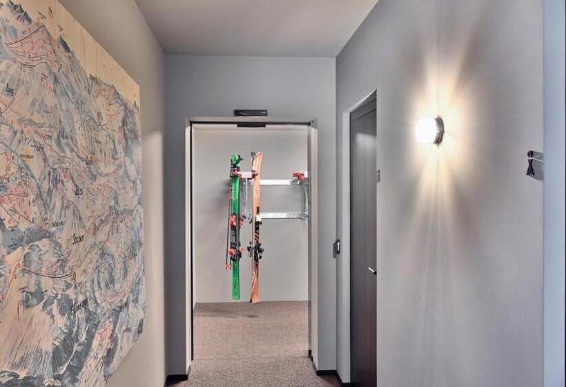 هتل Warth52 W52 Apartments