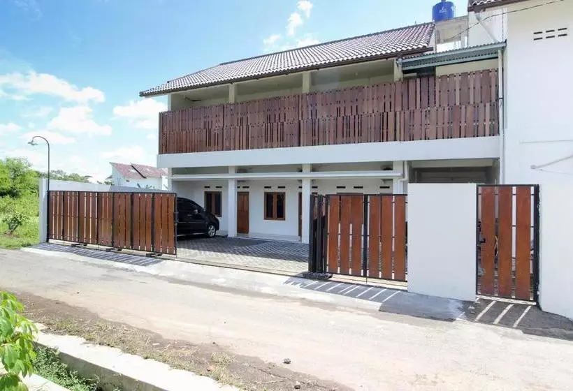 ペンション Griya Izzara Guest House Syariah