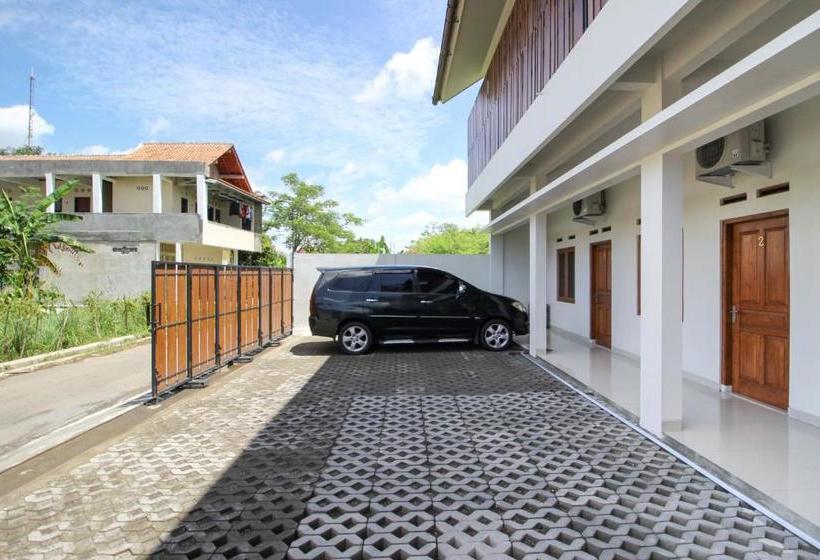 بنسيون Griya Izzara Guest House Syariah