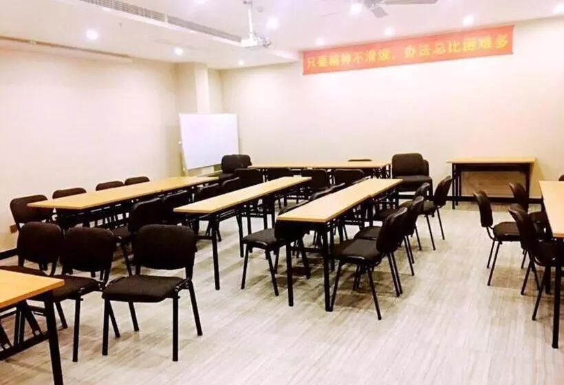 Pai Hotel Chengdu North Railway Station