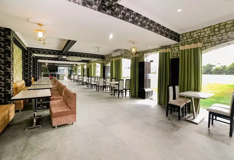 Hotelli Prema Kunj Resort By Oyo Rooms