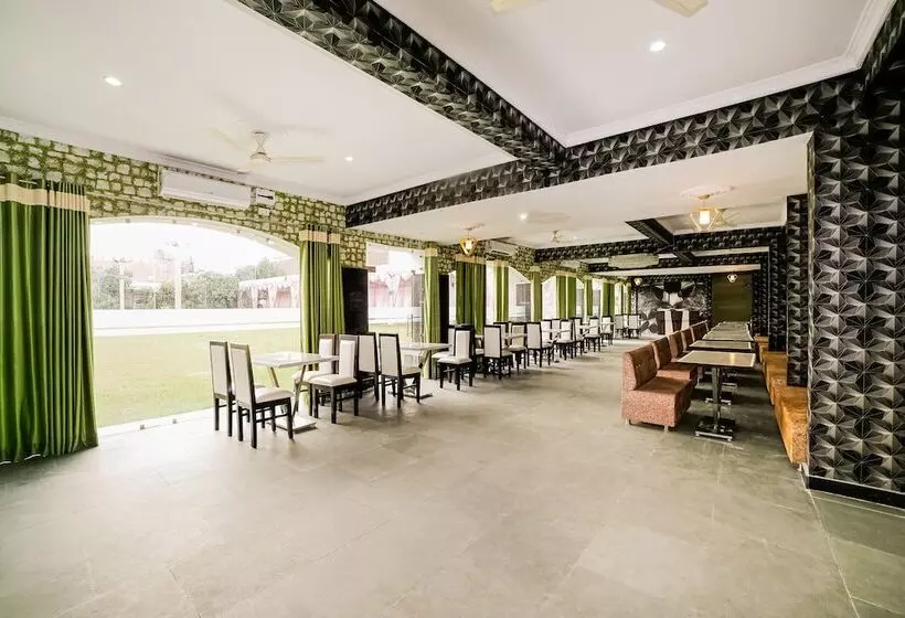 Hotelli Prema Kunj Resort By Oyo Rooms