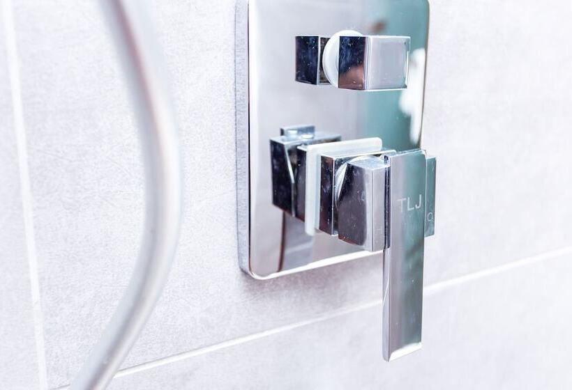 בית מלון כפרי Tlj