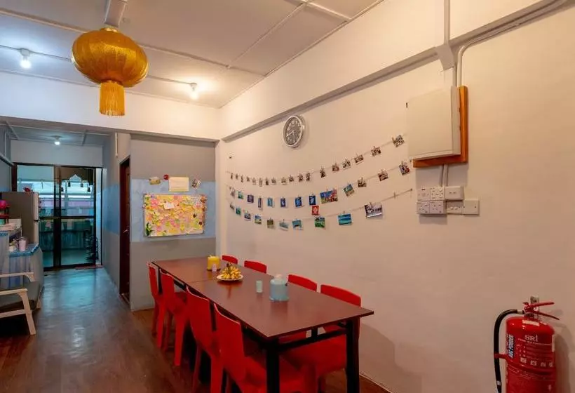 هتل Zen Rooms Island Backpackers
