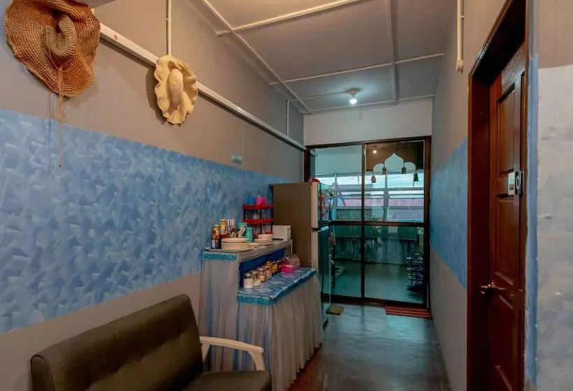 هتل Zen Rooms Island Backpackers