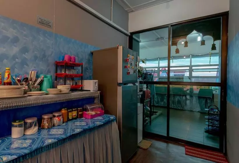 هتل Zen Rooms Island Backpackers