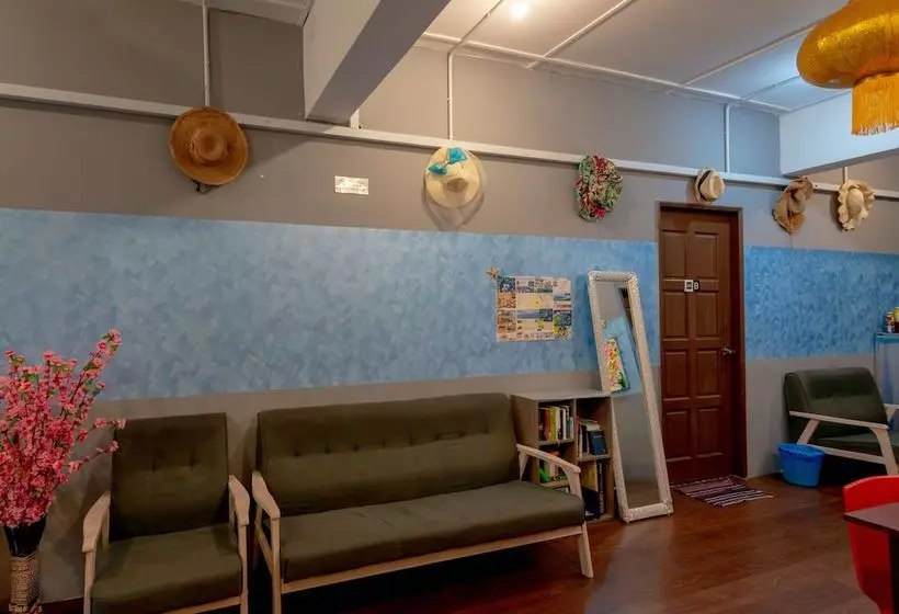 هتل Zen Rooms Island Backpackers