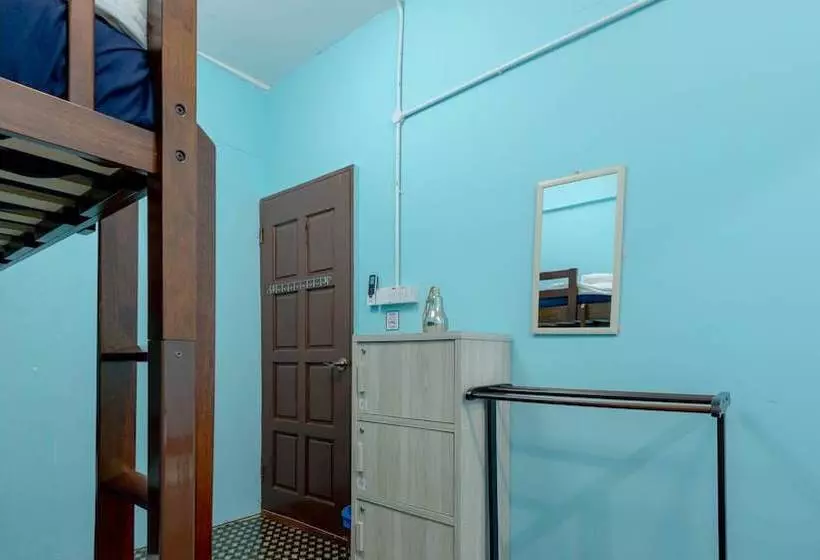 هتل Zen Rooms Island Backpackers