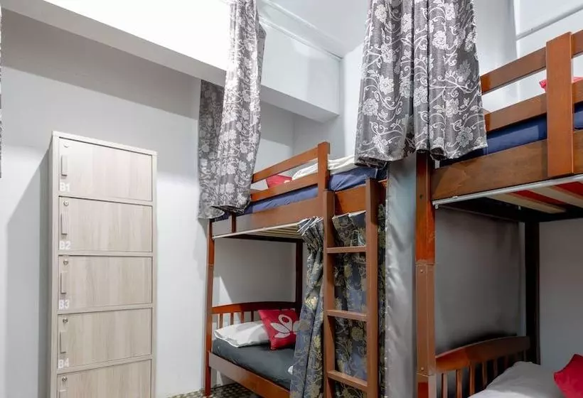 هتل Zen Rooms Island Backpackers