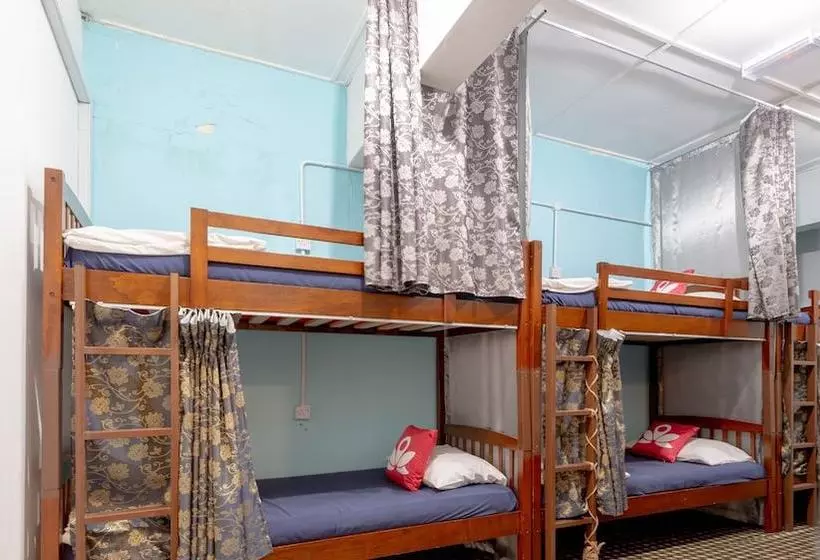هتل Zen Rooms Island Backpackers