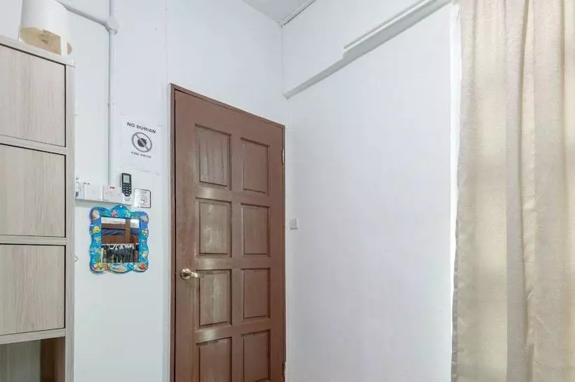 هتل Zen Rooms Island Backpackers