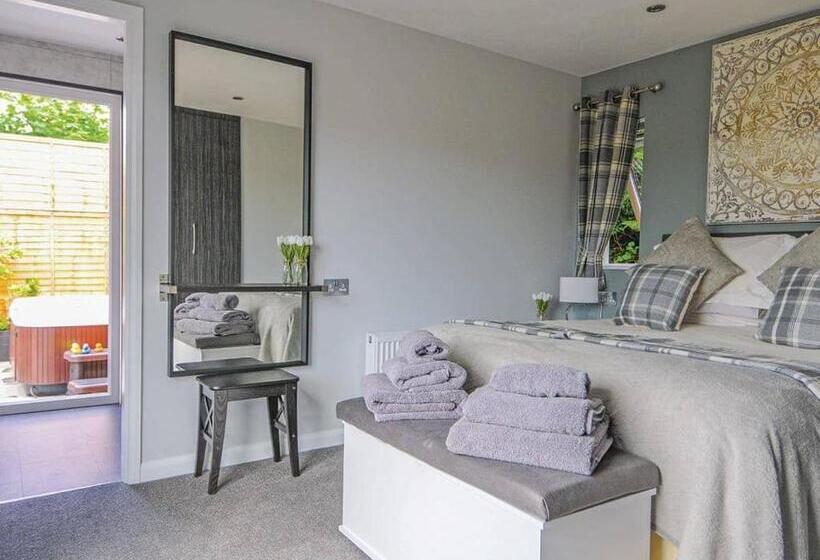 منتجع Avon Wood