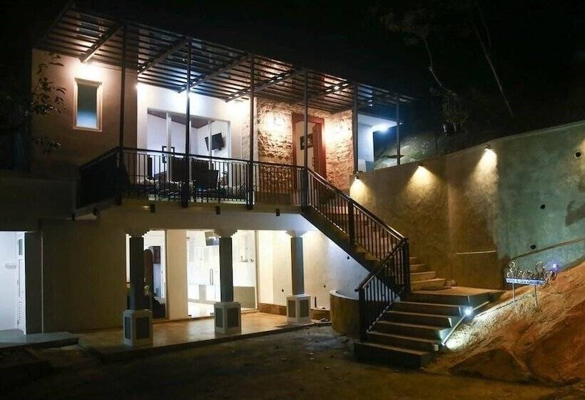 Silver Sign Hotel And Gem Gallery