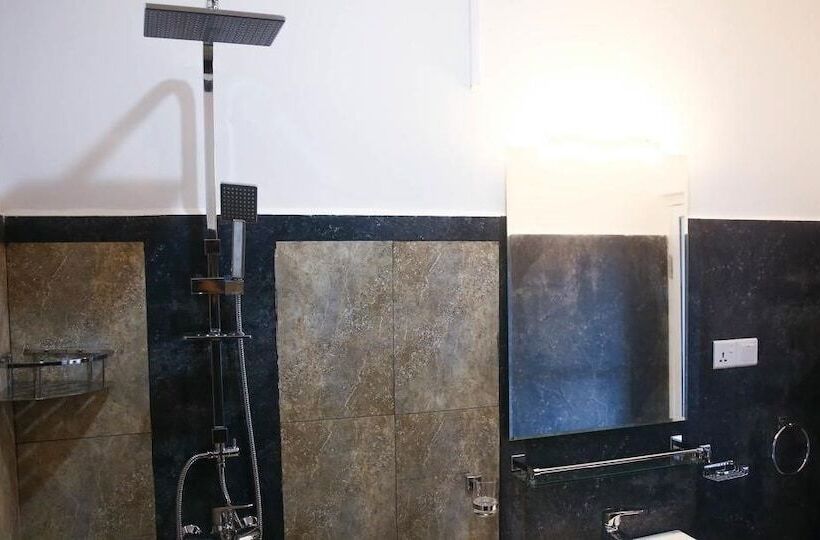 Silver Sign Hotel And Gem Gallery