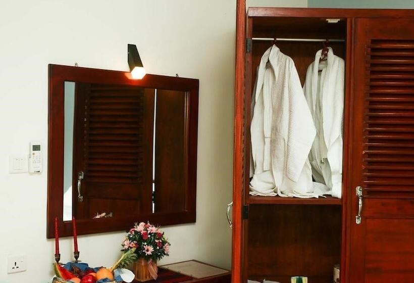 Silver Sign Hotel And Gem Gallery