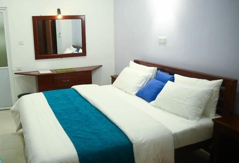 Silver Sign Hotel And Gem Gallery