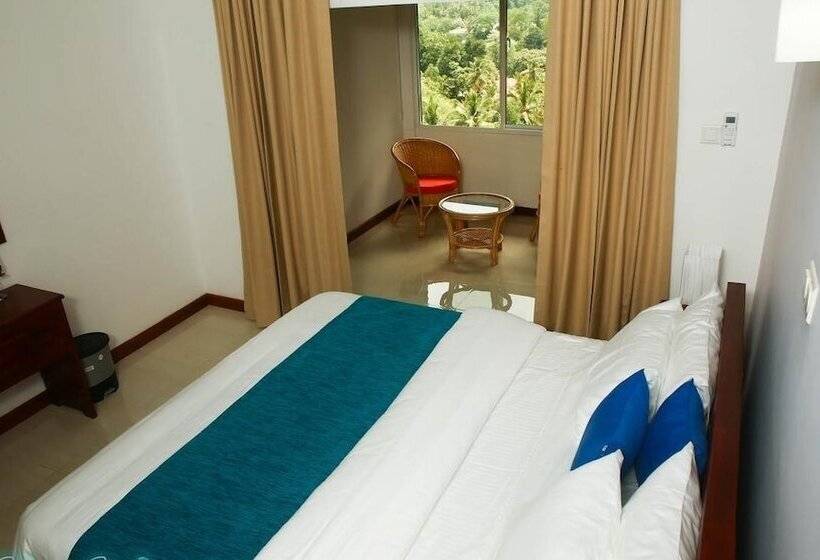 Silver Sign Hotel And Gem Gallery