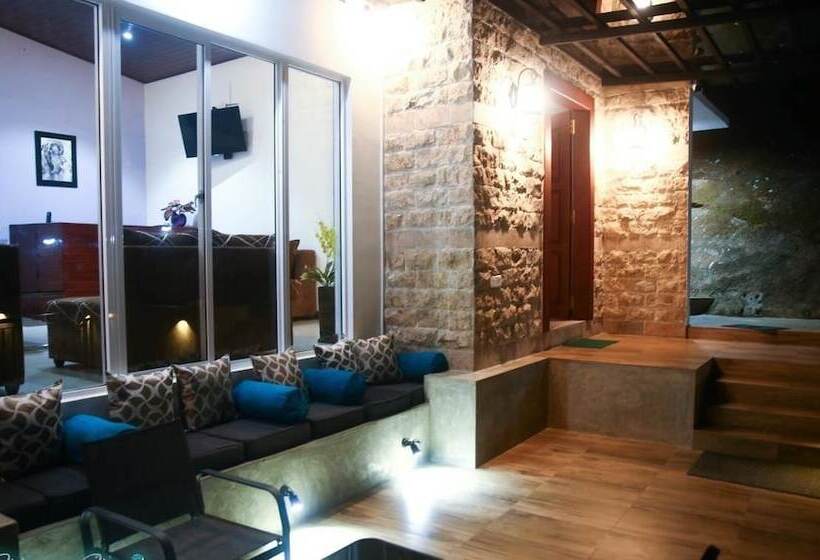 Silver Sign Hotel And Gem Gallery