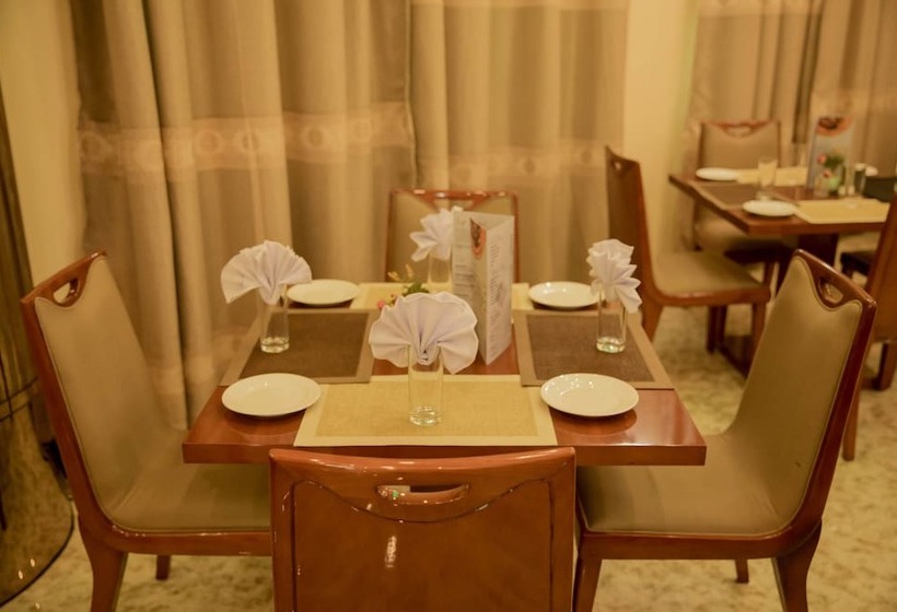 تختخواب و صبحانه Jaromax Palace