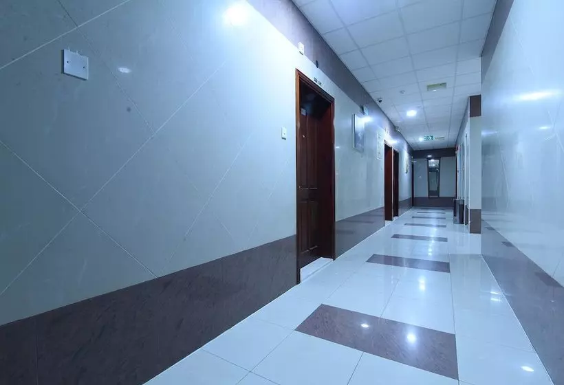 Hotelli California Suites By Oyo Rooms