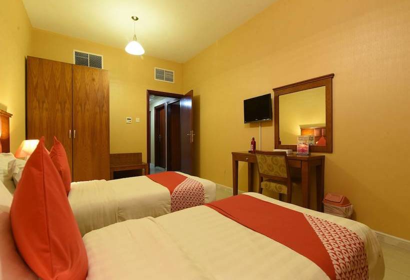 호텔 California Suites By Oyo Rooms