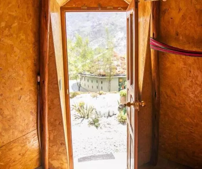 هتل Colibrí Eco Lodge & Camping