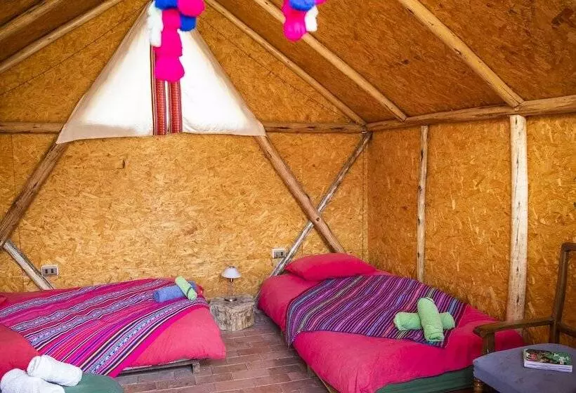 هتل Colibrí Eco Lodge & Camping