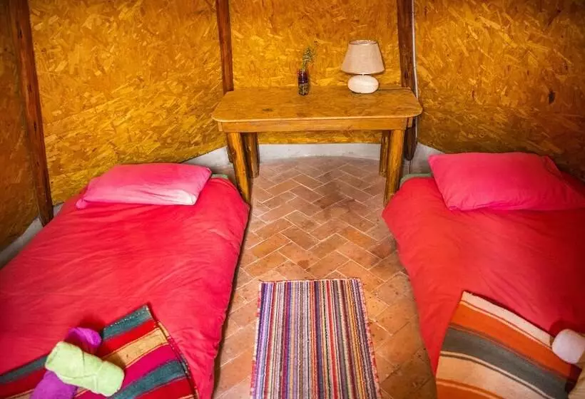 هتل Colibrí Eco Lodge & Camping